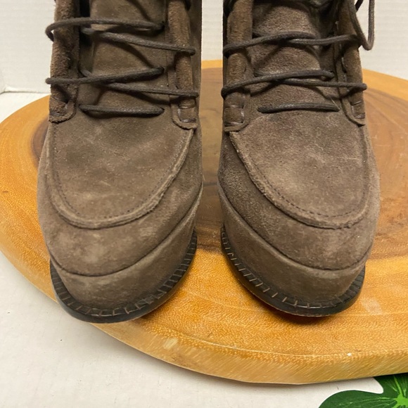 Elizabeth & James MOXY Brown Suede Heeled Ankle Booties - Picture 4 of 10